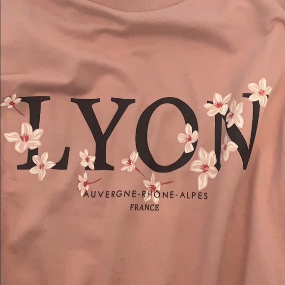 H&M Divided Shirt - Picture 2 of 5